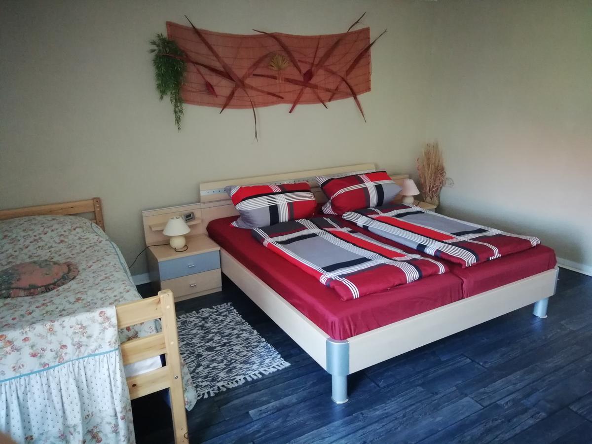Ferienwohnung Zur Alten Schule Прицвалк Екстериор снимка
